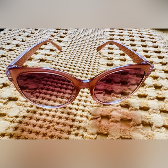 Korean brand sunglasses - Picture 1 of 2